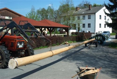 Maibaumaufstellen 01.05.2002_24