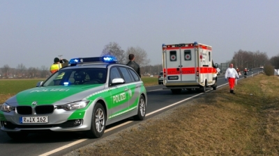 2014-03-08 Unfall PKW gg Baum_2