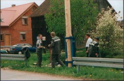 Maibaumaufstellen 01.05.1999_2