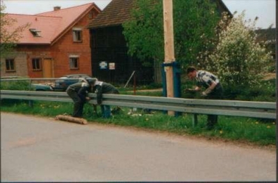 Maibaumaufstellen 01.05.1999_4